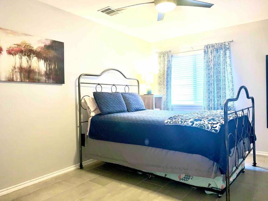 Modern Updates - Great Location - King Bed- Bmt San Antonio Exteriör bild