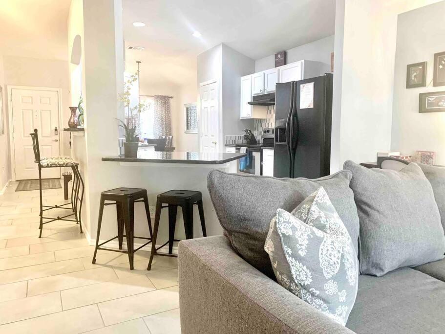 Modern Updates - Great Location - King Bed- Bmt San Antonio Exteriör bild