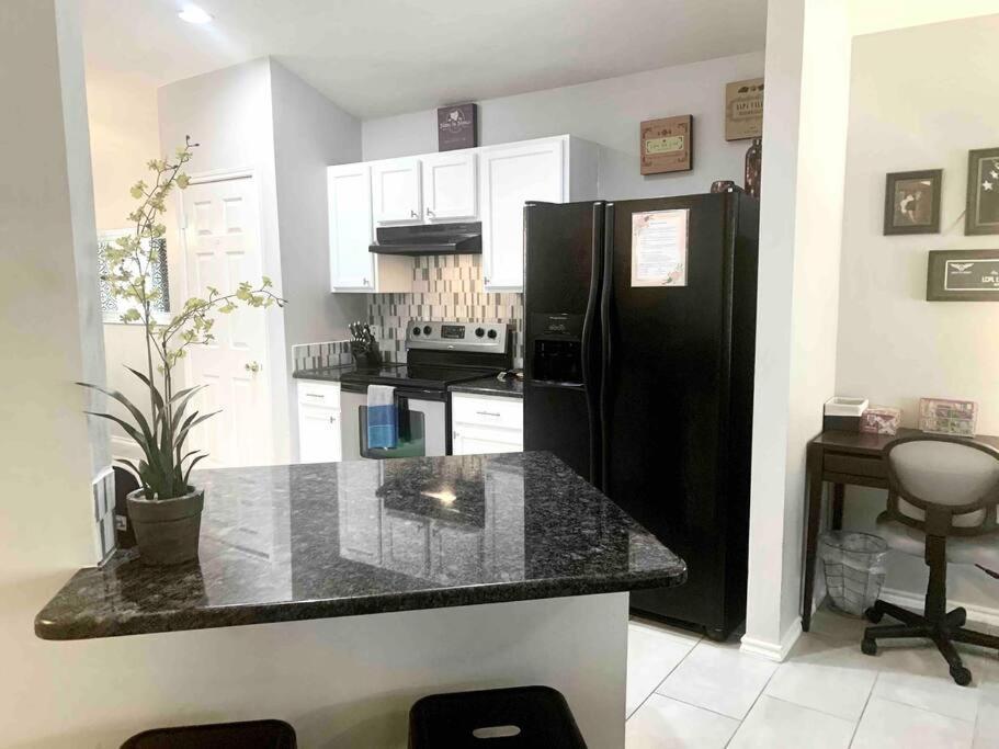 Modern Updates - Great Location - King Bed- Bmt San Antonio Exteriör bild