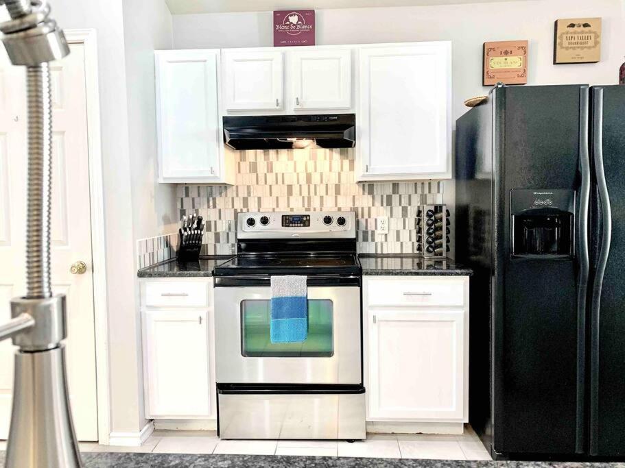 Modern Updates - Great Location - King Bed- Bmt San Antonio Exteriör bild