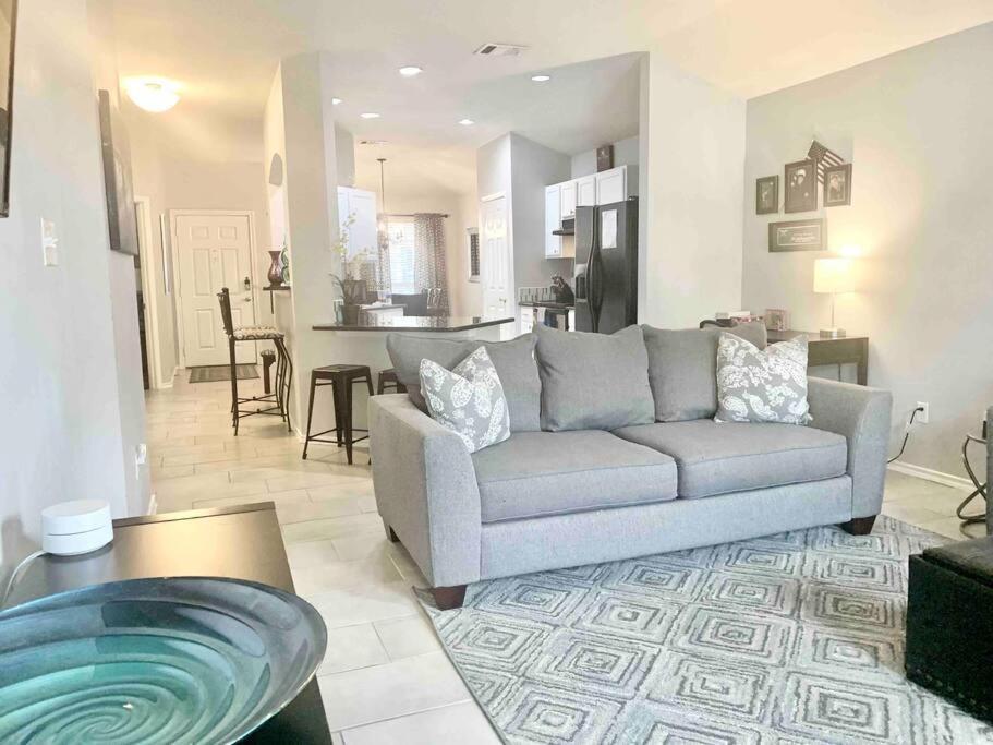 Modern Updates - Great Location - King Bed- Bmt San Antonio Exteriör bild