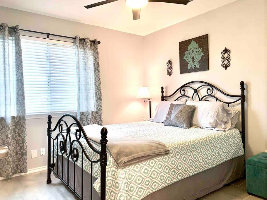 Modern Updates - Great Location - King Bed- Bmt San Antonio Exteriör bild