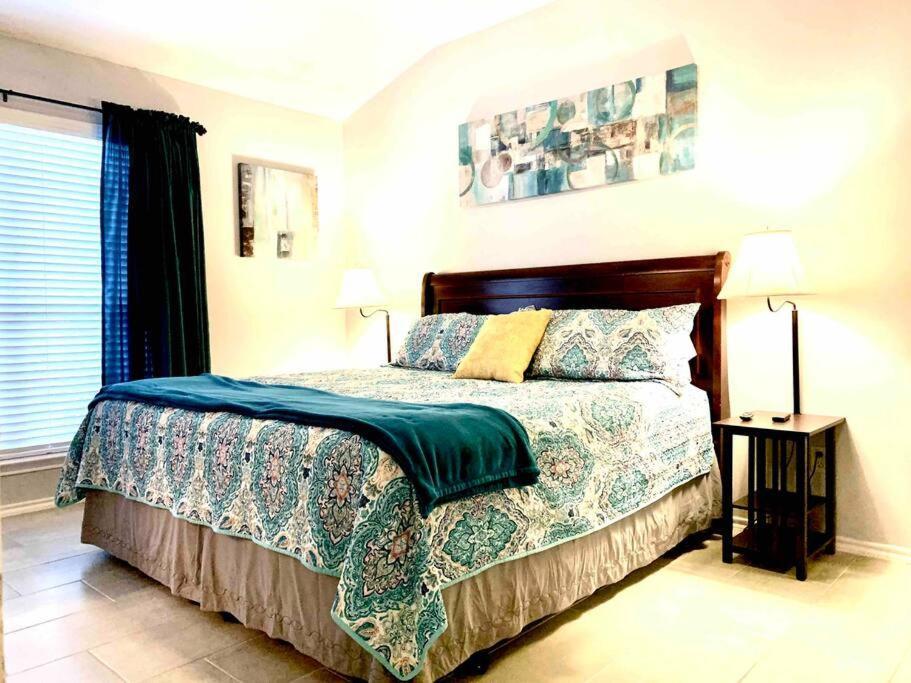 Modern Updates - Great Location - King Bed- Bmt San Antonio Exteriör bild